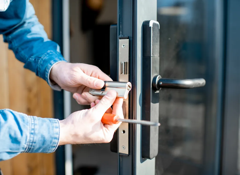 🚪 Residential Locksmith Services - Keeping Your Home Safe