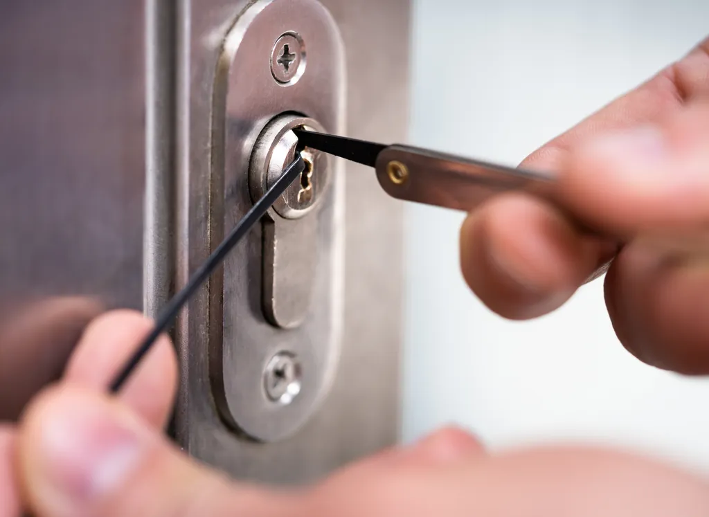 🔓 Emergency Locksmith Callouts - 24/7 Peace of Mind