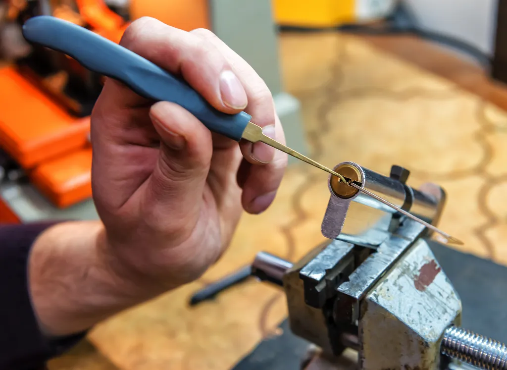 🛠 Lock Repairs & Replacements - Restore Security Fast